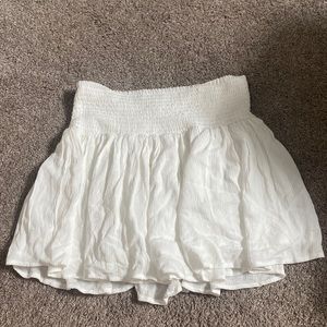 White flowy skirt
